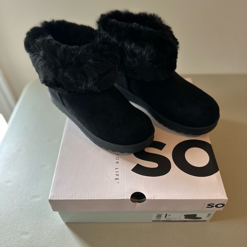 NIB SO Coatimundi Faux Fur Boots BLACK Womens 7